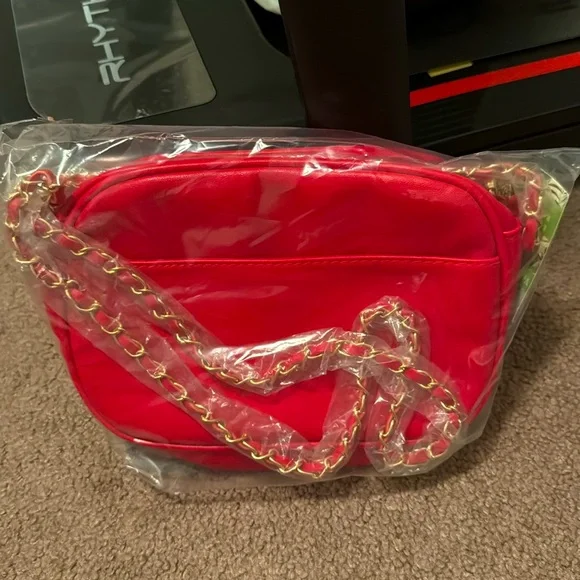 Badgley Mischka Diamond Quilted Camera Bag With Studs Red Crossbody Vegan Purse - Picture 2 of 3